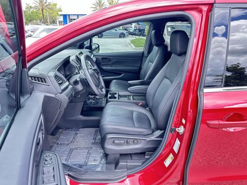 Used 2024 Honda Odyssey Sport image 2