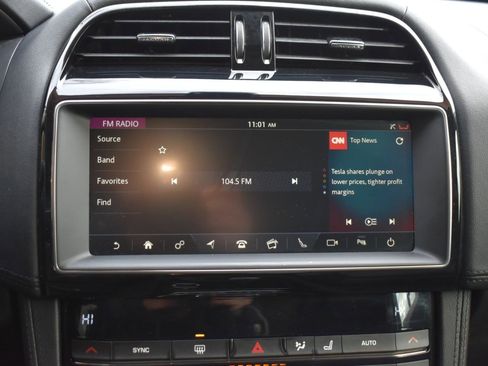 Used 2019 Jaguar F-PACE Prestige image 21