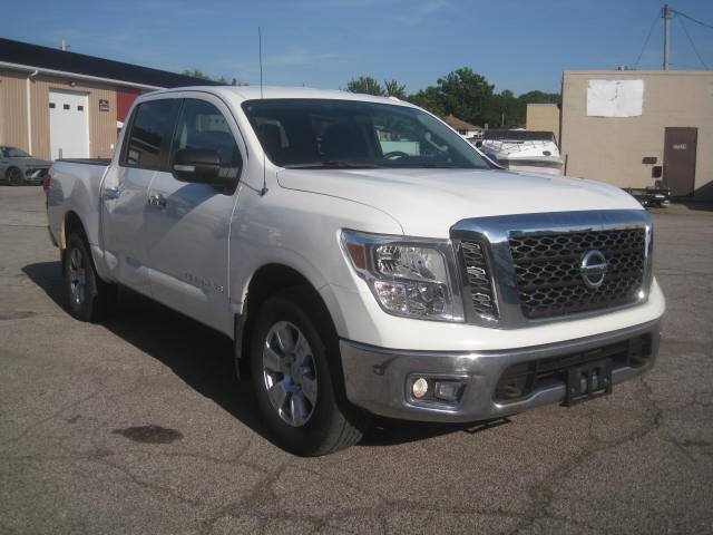 Used 2018 Nissan Titan SV AWD/4WD image 3