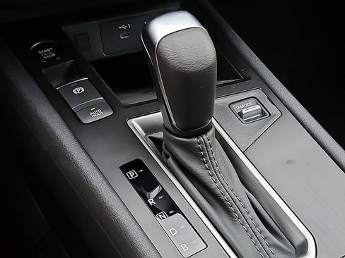 New 2026 Nissan Kicks SV image 10