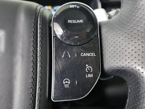 Used 2022 Land Rover Range Rover Sport HSE Silver Edition image 32