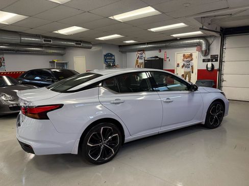Used 2023 Nissan Altima 2.5 SR w/ SR Premium Package image 7