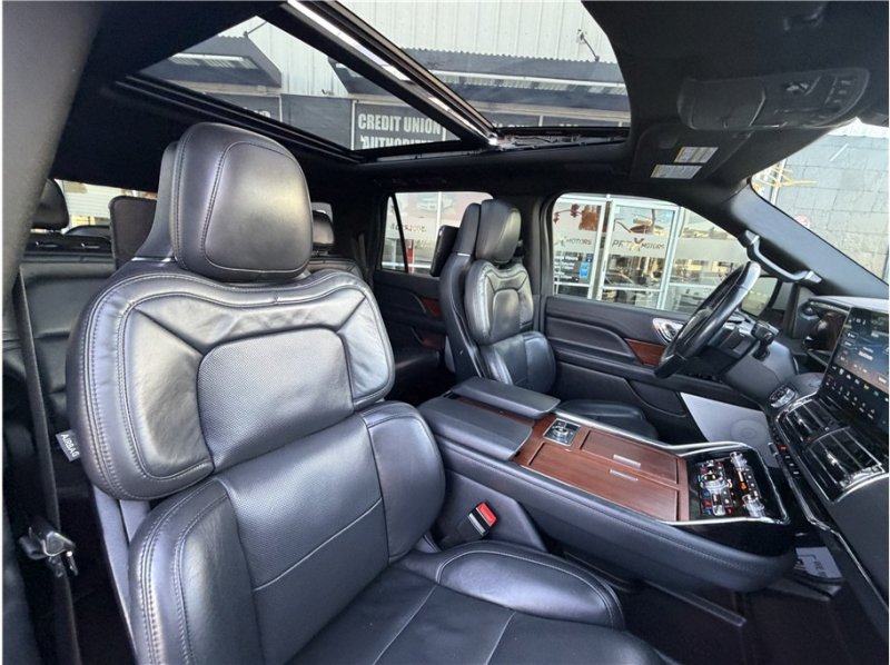 Used 2022 Lincoln Navigator L Reserve AWD/4WD image 39