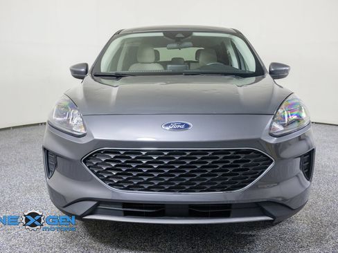 Used 2021 Ford Escape SE FWD image 2