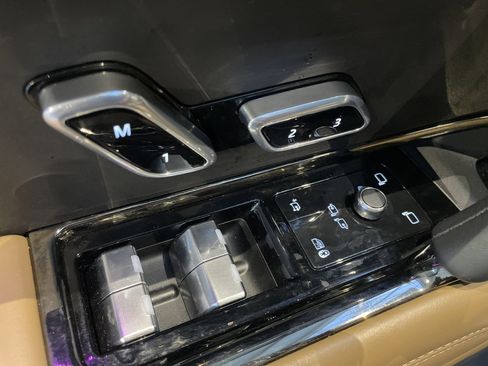 Used 2024 Land Rover Range Rover Sport SE image 16