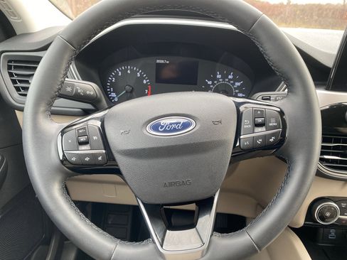 Used 2022 Ford Escape SE w/ Cold Weather Package image 13