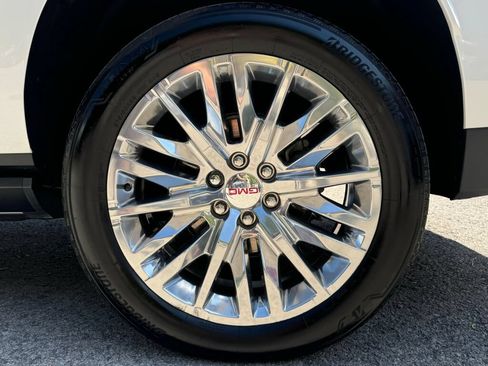 Used 2025 GMC Yukon XL Denali w/ Sun & Power Step Package AWD/4WD image 10