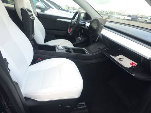 Used 2025 Tesla Model Y Long Range image 13