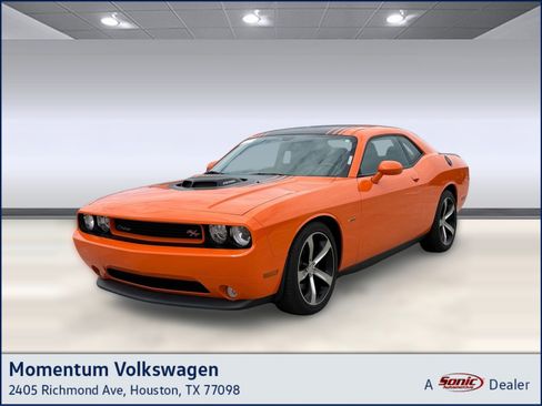 Used 2014 Dodge Challenger R/T image 1