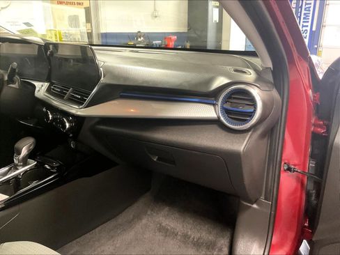 Used 2025 Chevrolet Trax LT w/ LT Convenience Package image 13