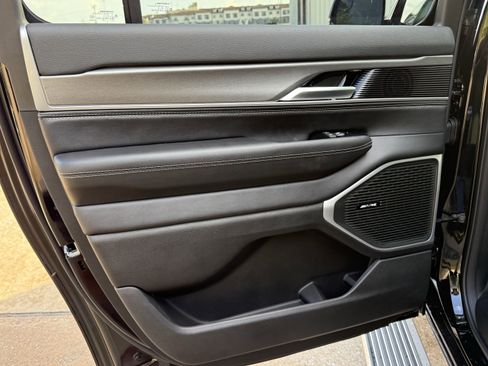 New 2025 Jeep Wagoneer L Series II image 16