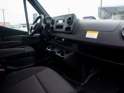 Used 2025 Mercedes-Benz Sprinter 2500 image 30