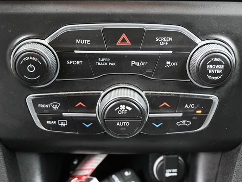 Used 2019 Dodge Charger SXT AWD/4WD image 27
