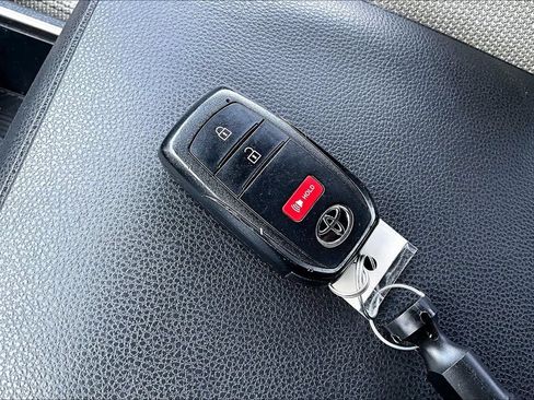 Used 2025 Toyota 4Runner SR5 AWD/4WD image 12