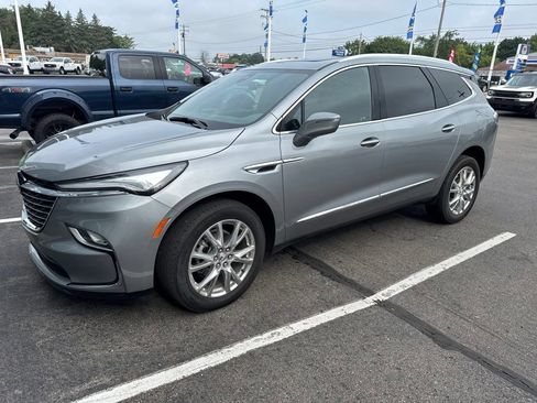 Used 2023 Buick Enclave Essence w/ Experience Buick Package AWD/4WD image 1