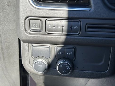 Used 2021 Chevrolet Suburban RST image 25