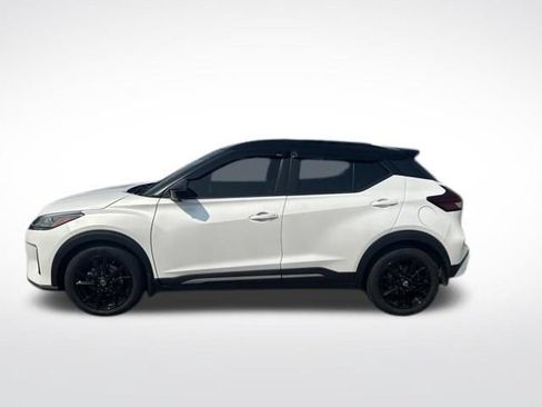 Used 2021 Nissan Kicks SR FWD image 2