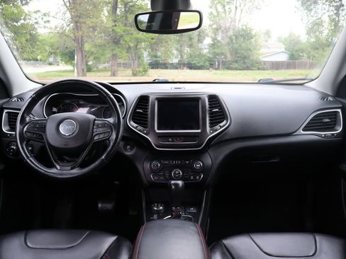 Used 2019 Jeep Cherokee Trailhawk w/ Cold Weather Group AWD/4WD image 16