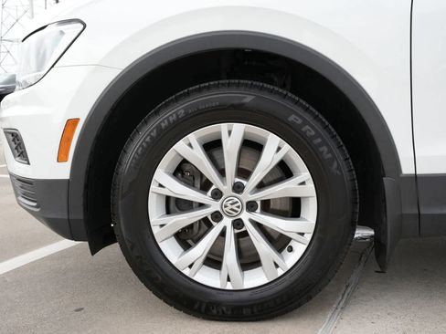 Used 2018 Volkswagen Tiguan SE w/ 3rd Row Seat Package AWD/4WD image 24