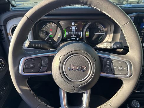 Certified 2025 Jeep Wrangler Unlimited Sahara w/ Safety Group image 19