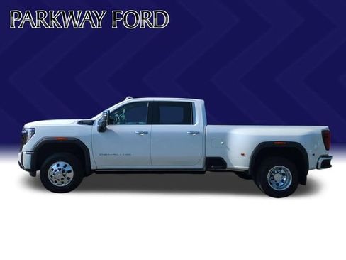 Used 2024 GMC Sierra 3500 Denali Ultimate AWD/4WD image 2