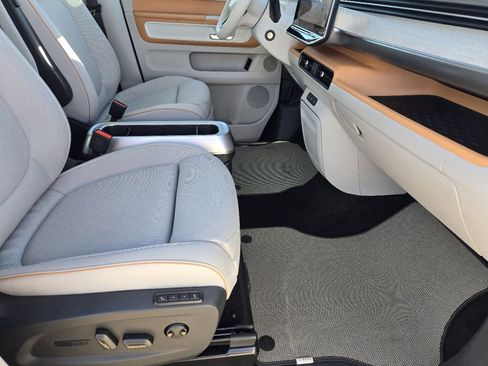 New 2025 Volkswagen ID. Buzz 1st Edition image 11