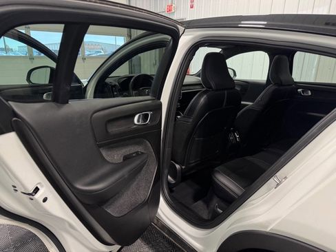 Used 2022 Volvo C40 P8 Recharge Ultimate image 15