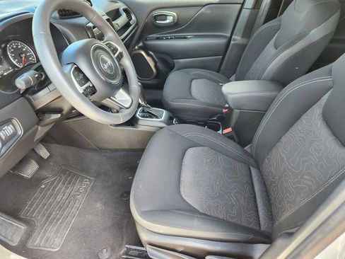 Used 2023 Jeep Renegade Latitude AWD/4WD image 11