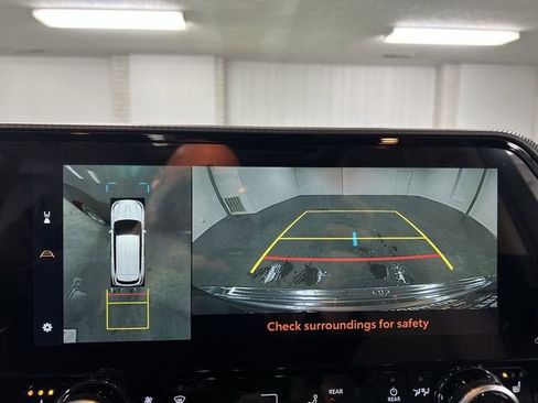 Used 2024 Toyota Highlander Platinum image 14