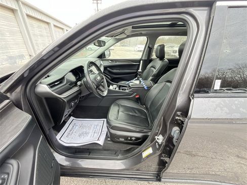 Used 2022 Jeep Grand Cherokee Limited image 11