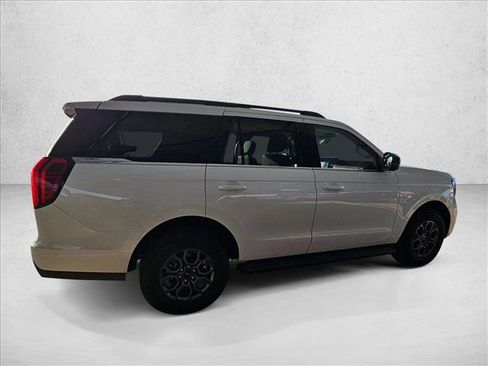 Used 2025 Ford Expedition Active image 4