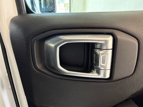 Used 2023 Jeep Wrangler Sahara image 32