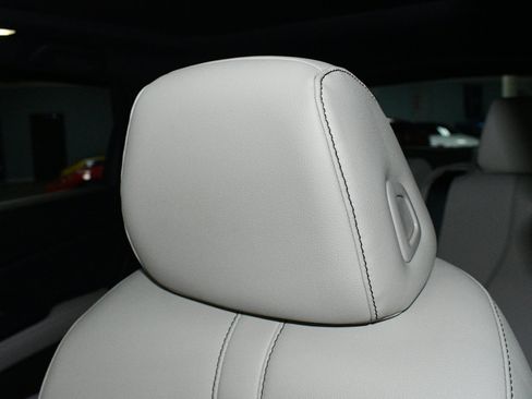 Used 2025 Acura RDX SH-AWD image 9