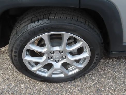Used 2023 Jeep Compass Latitude AWD/4WD image 13