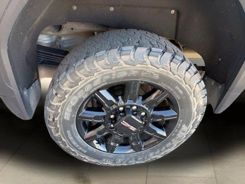 Used 2025 GMC Sierra 2500 AT4 w/ AT4 Premium Plus Package AWD/4WD image 5