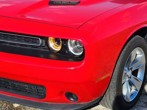 Used 2022 Dodge Challenger SXT image 10