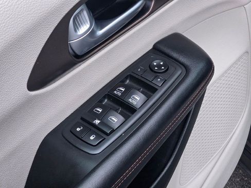 Used 2018 Chrysler Pacifica Touring Plus w/ Tire & Wheel Group image 21