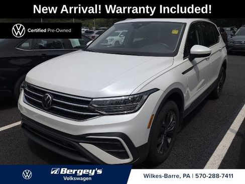 Used 2023 Volkswagen Tiguan SE w/ Panoramic Sunroof Package FWD image 1