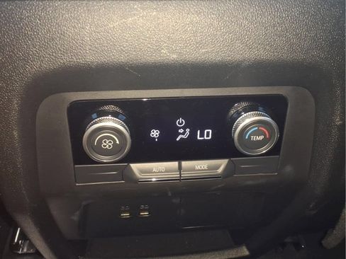 Used 2025 Buick Enclave Preferred FWD image 13