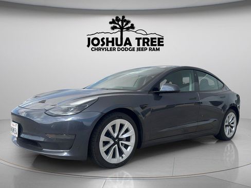 Used 2022 Tesla Model 3 RWD image 3