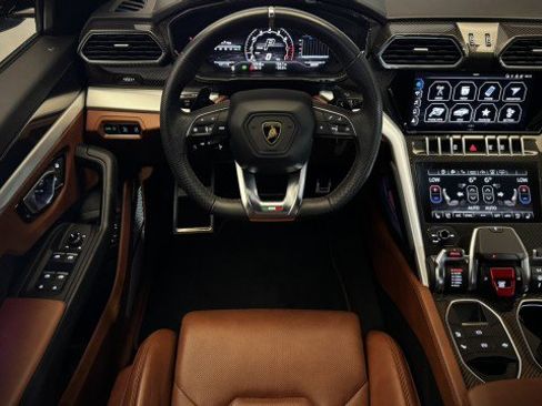 Used 2022 Lamborghini Urus image 5