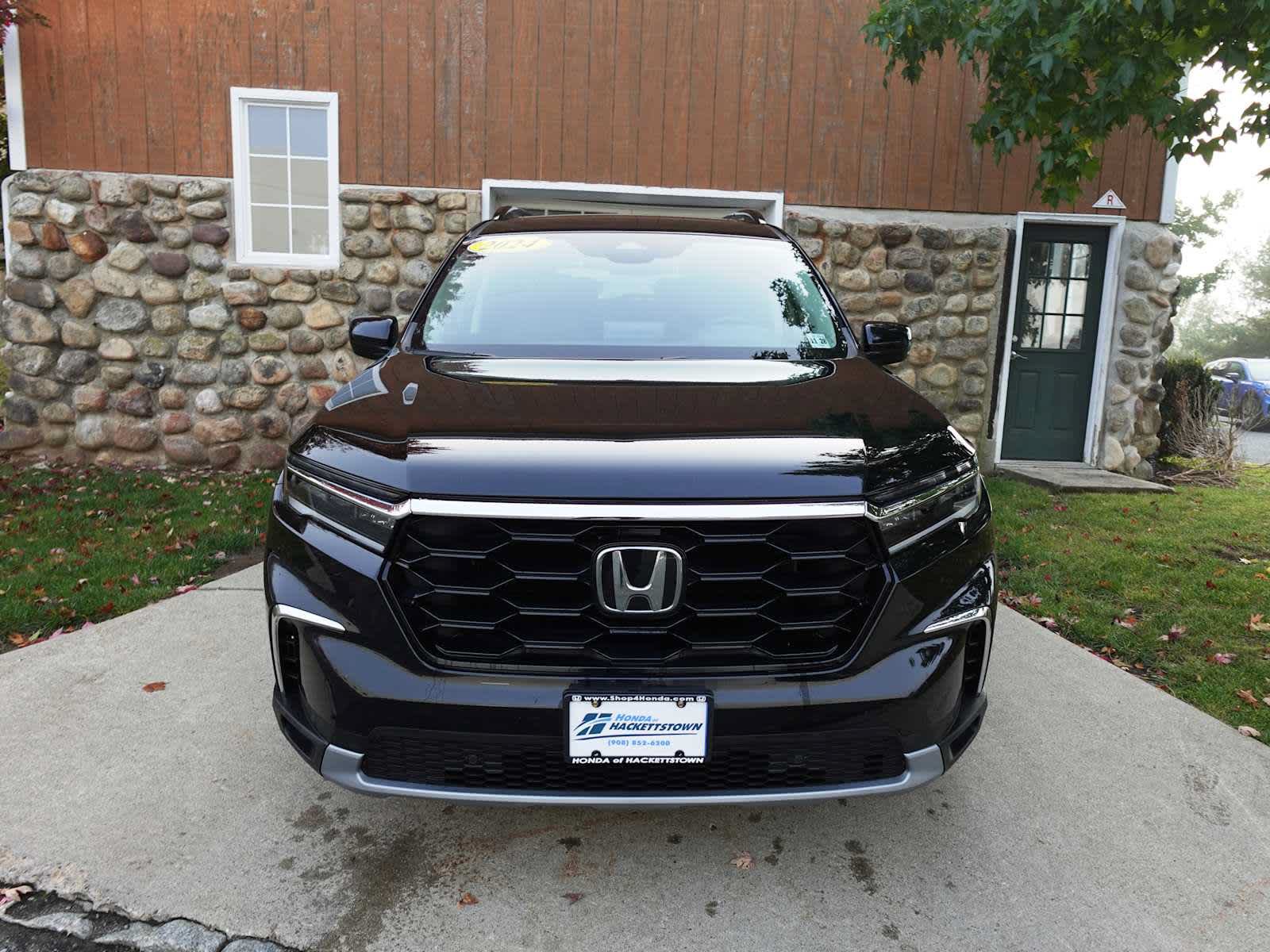 Certified 2024 Honda Pilot Touring image 2