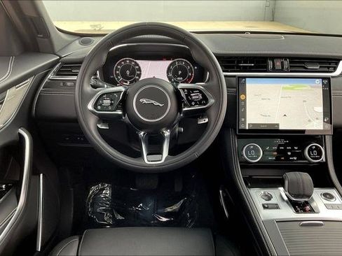 Used 2025 Jaguar F-PACE R-Dynamic S image 5