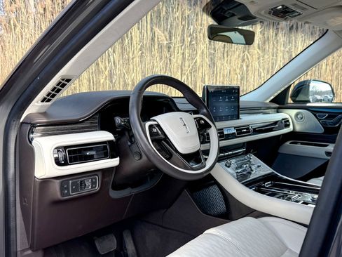Used 2023 Lincoln Aviator Black Label Grand Touring image 16