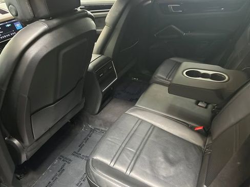 Used 2019 Porsche Cayenne AWD/4WD image 14
