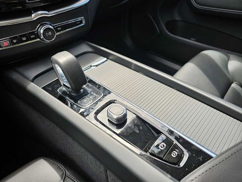New 2025 Volvo XC60 B5 Core w/ Protection Package Premier image 23