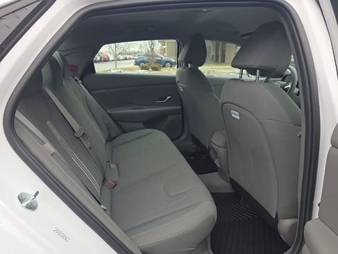 Used 2025 Hyundai Elantra Blue image 36