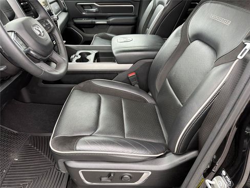 Used 2025 RAM 1500 Laramie AWD/4WD image 8