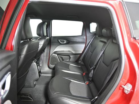 Used 2024 Jeep Compass Latitude image 17