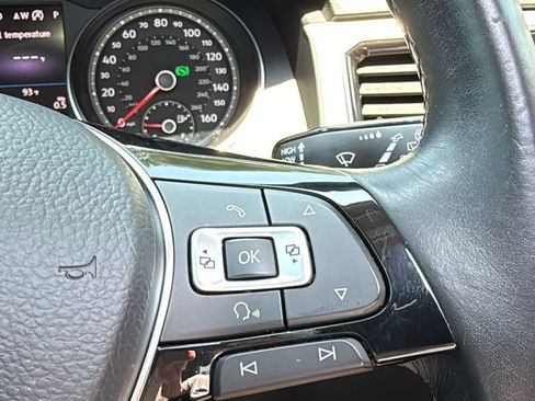 Used 2018 Volkswagen Atlas SEL w/ R-Line Package AWD/4WD image 31
